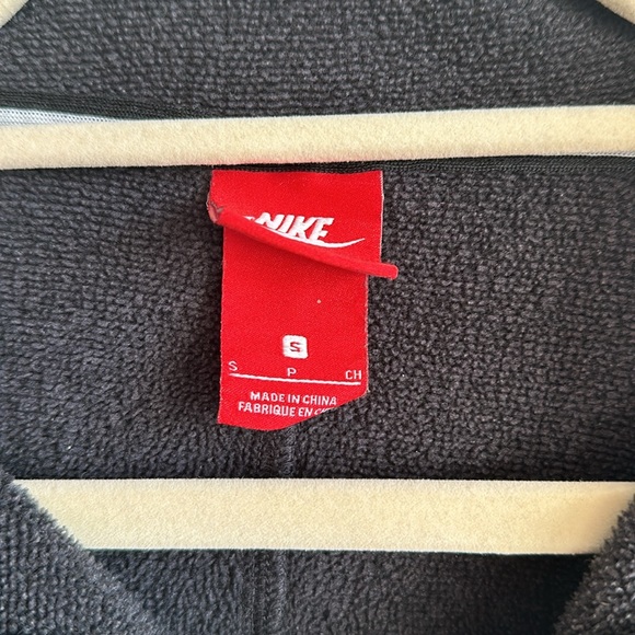 Nike Cropped Half Zip Sweater - Picture 2 of 4
